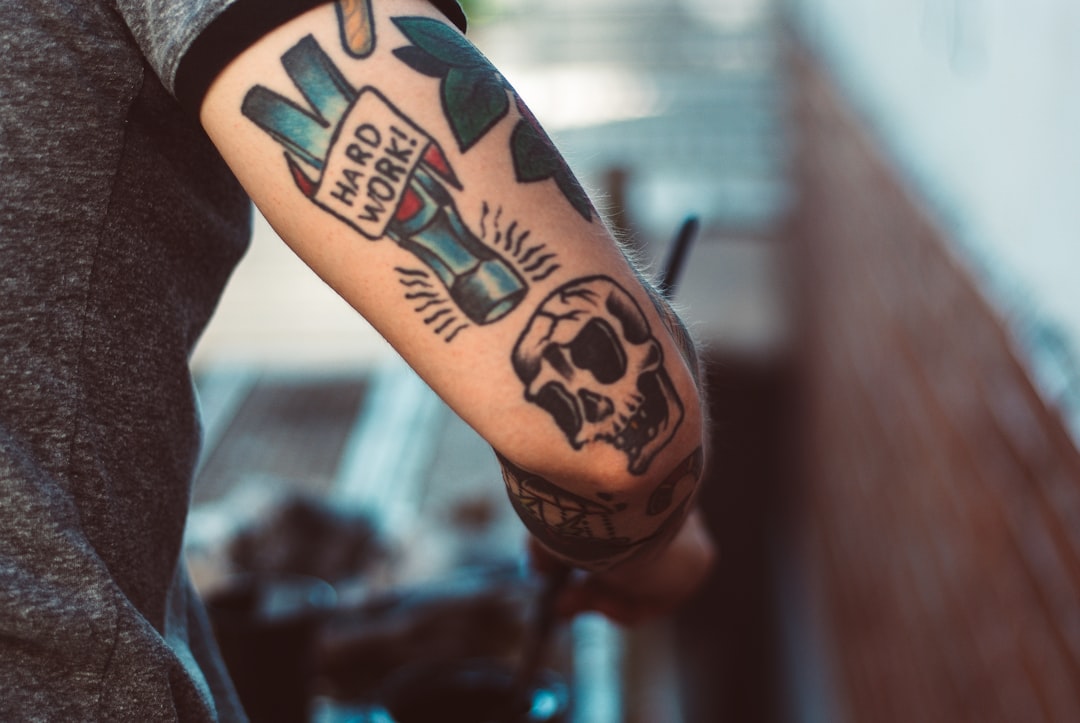 Photo Tattoo, Symbolism